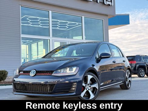 Used 2017 Volkswagen GTI SE image 3