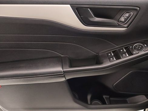 Used 2022 Ford Escape SE image 14