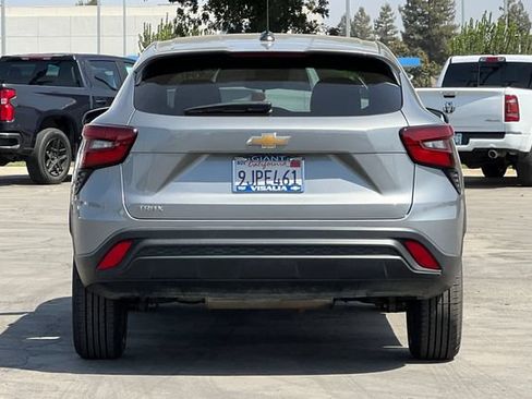 Used 2024 Chevrolet Trax LS FWD image 5