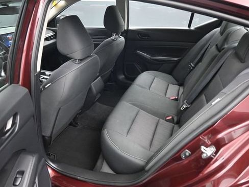 Used 2025 Nissan Altima 2.5 SV FWD image 27