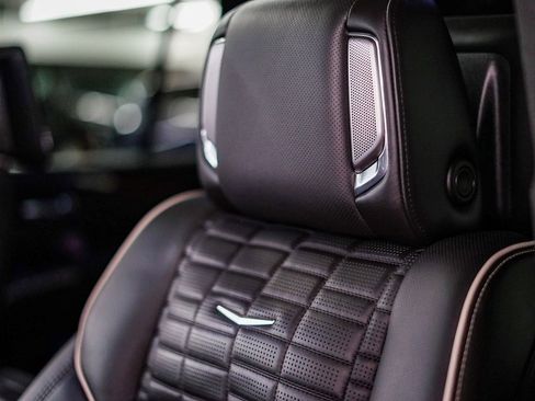 Certified 2024 Cadillac Escalade Sport Platinum w/ LPO, ONYX Package image 23