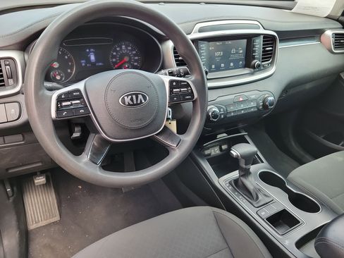 Used 2020 Kia Sorento FWD V6 image 2