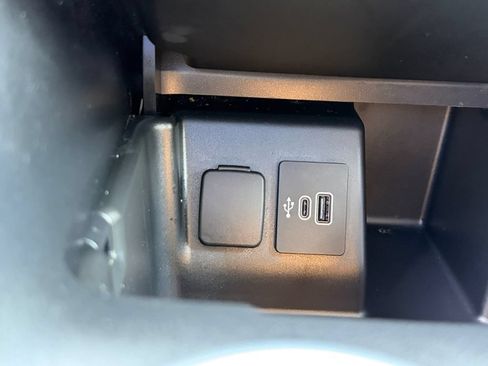 Used 2025 Ford Explorer Active RWD image 27