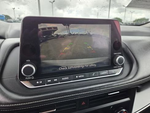 Used 2025 Nissan Rogue SV FWD image 10