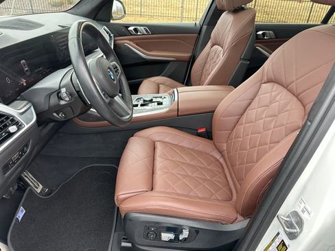 Used 2023 BMW X7 xDrive40i w/ M Sport Package image 24