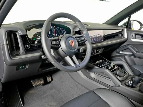 Certified 2026 Porsche Cayenne image 4