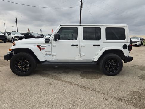 Used 2021 Jeep Wrangler Unlimited Sahara image 6