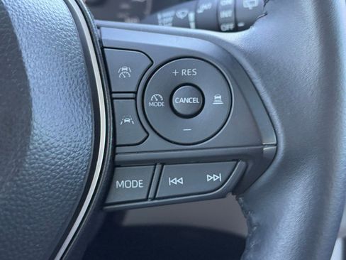 Used 2025 Toyota Corolla Cross LE image 19