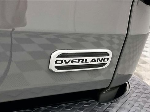 Used 2022 Jeep Gladiator Overland w/ Popular Equipment Package image 9