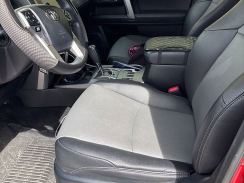 Used 2020 Toyota 4Runner SR5 Premium image 3