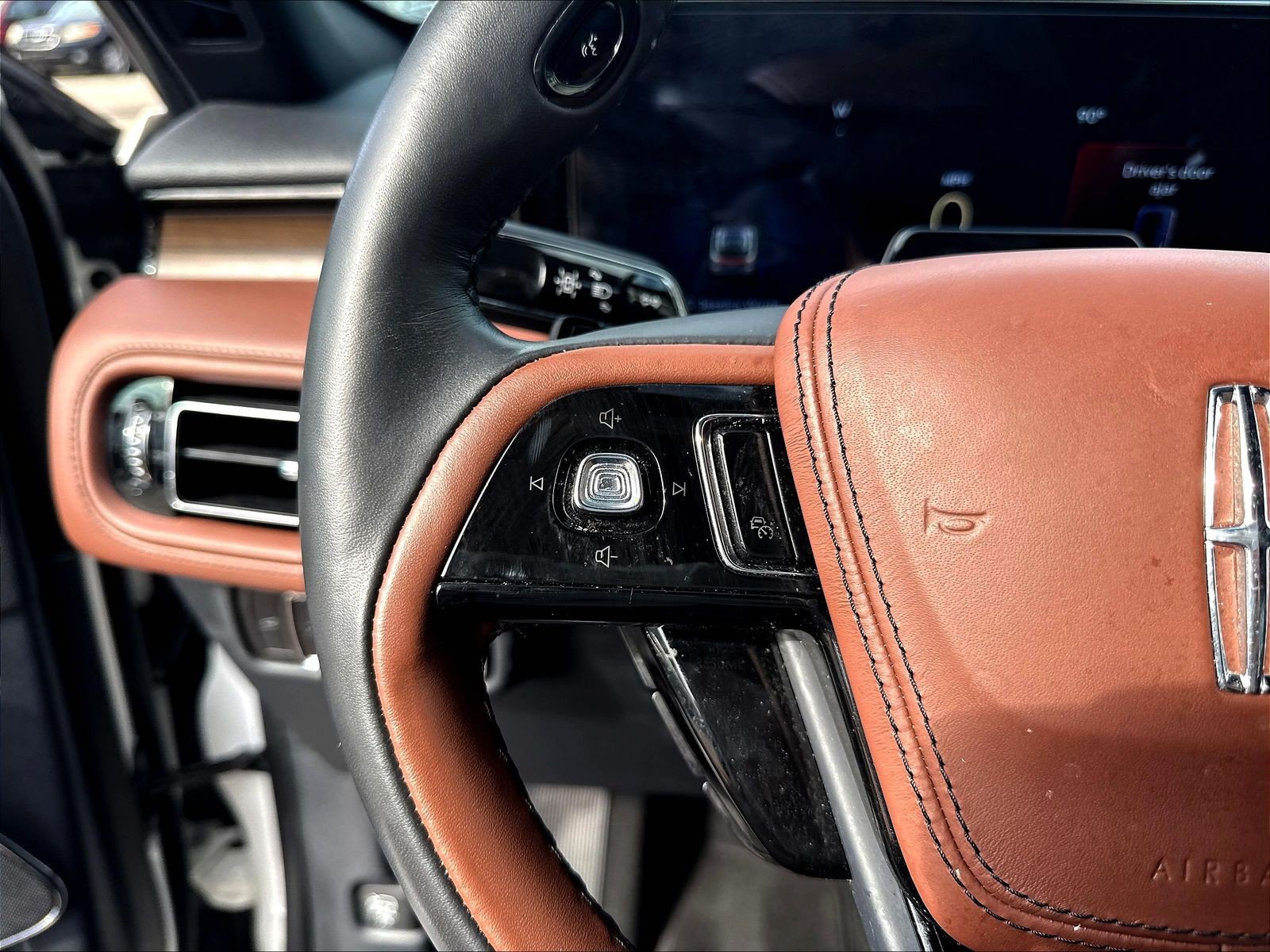 Used 2025 Lincoln Aviator Reserve RWD image 13