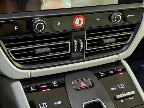 New 2026 Porsche Macan AWD/4WD image 38
