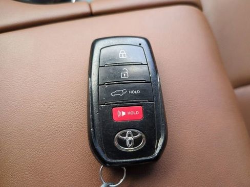 Used 2025 Toyota Crown Signia image 32