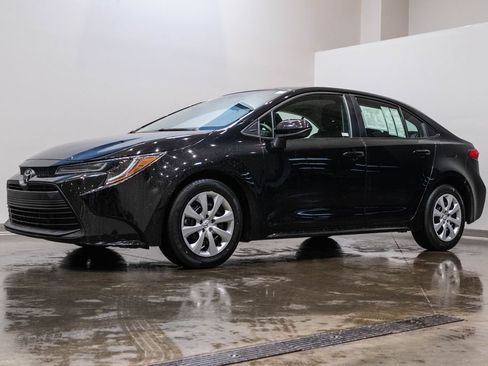 Used 2024 Toyota Corolla LE FWD image 3