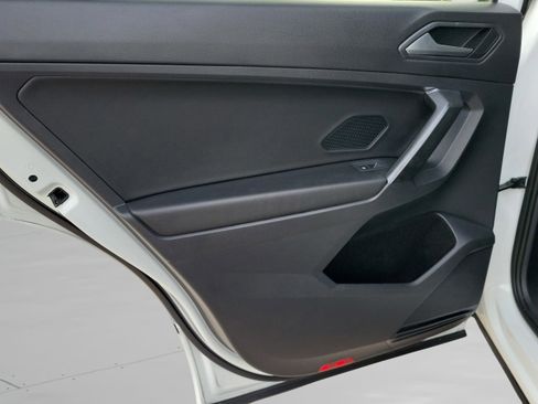 Used 2021 Volkswagen Tiguan SE R-Line image 31