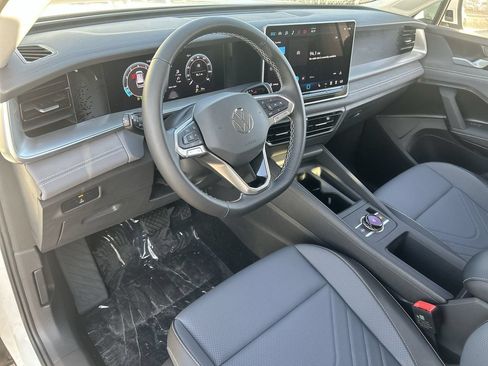 New 2026 Volkswagen Tiguan SE FWD image 14