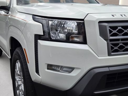 Used 2024 Nissan Frontier SV w/ SV Convenience Package RWD image 2