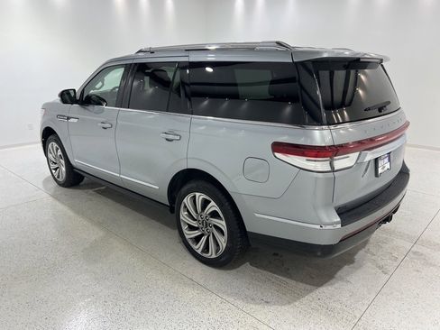 Used 2023 Lincoln Navigator Reserve image 2