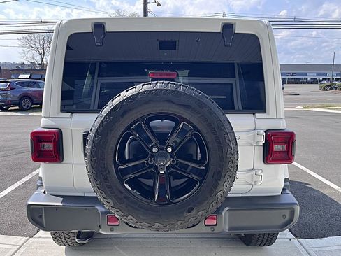 Used 2021 Jeep Wrangler Unlimited Sahara AWD/4WD image 11