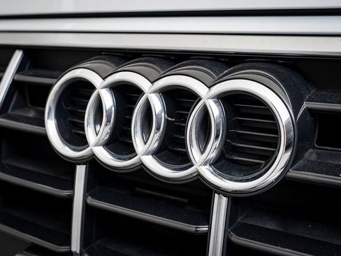 Used 2023 Audi Q5 2.0T Premium image 3