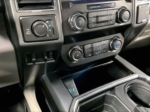 Used 2022 Ford F250 XLT w/ XLT Premium Package AWD/4WD image 15