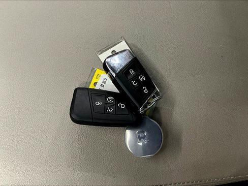 Used 2023 Volkswagen Atlas SE w/ Panoramic Sunroof Package image 14