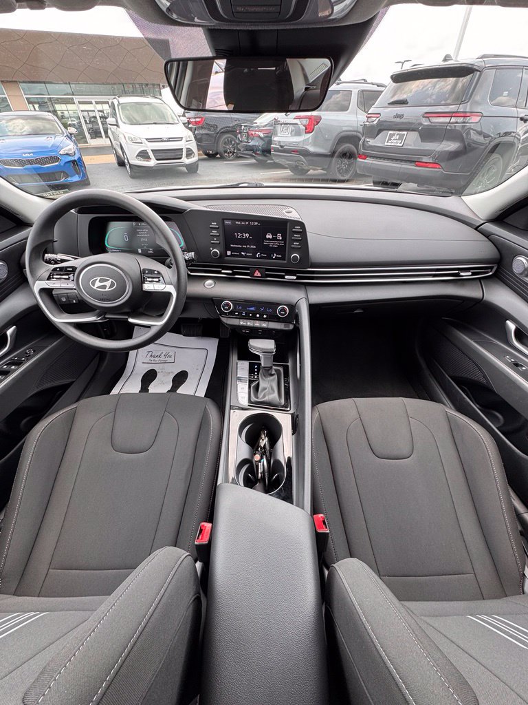 Used 2026 Hyundai Elantra Hybrid FWD image 17