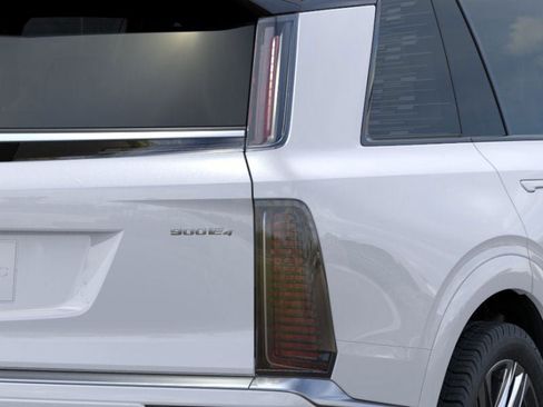 New 2026 Cadillac Vistiq Platinum w/ LPO, Floor Liner Package image 11