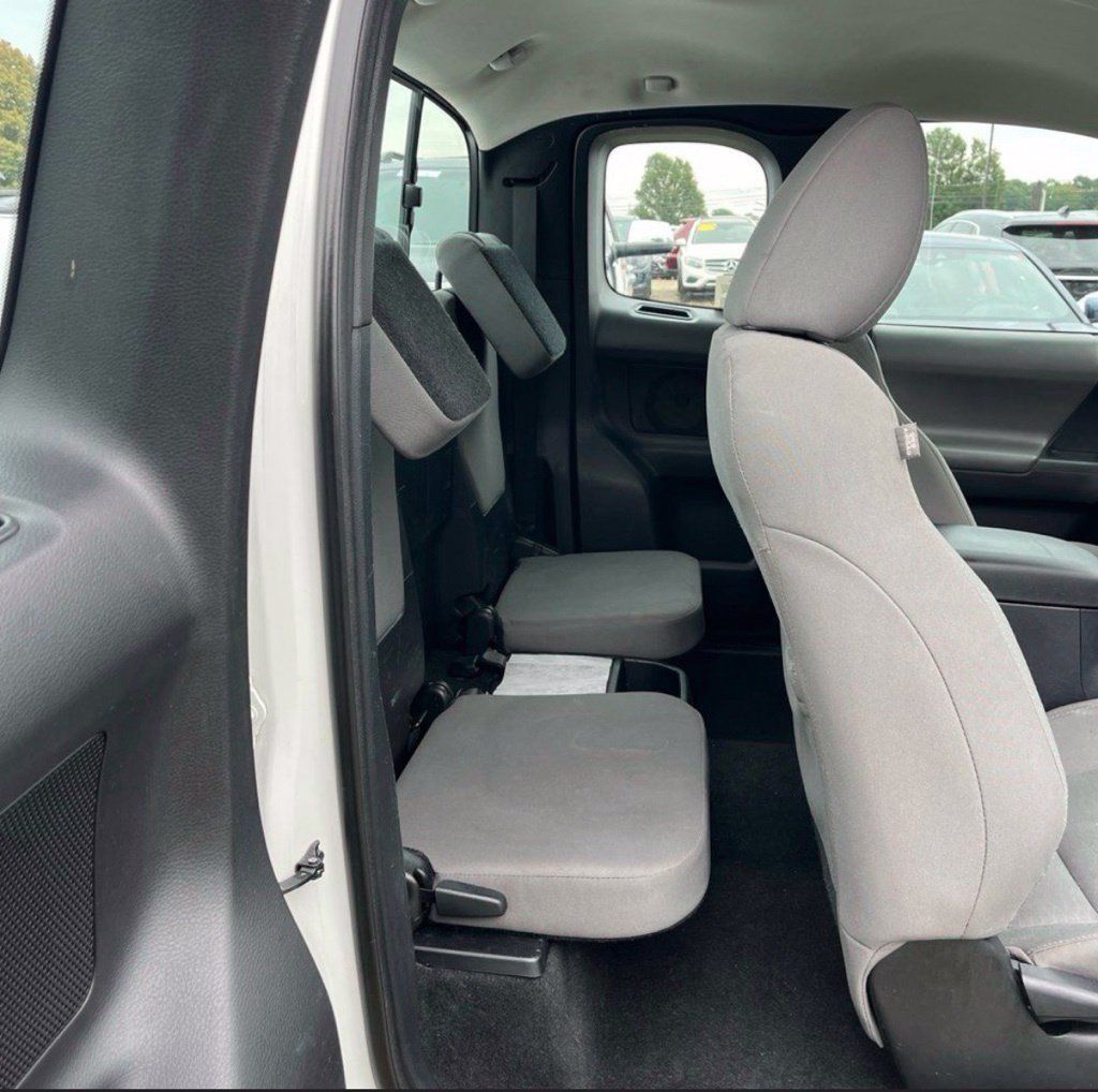 Used 2017 Toyota Tacoma SR RWD image 15