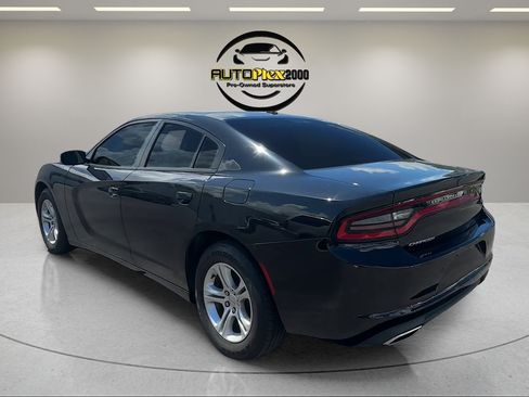 Used 2020 Dodge Charger SXT RWD image 5
