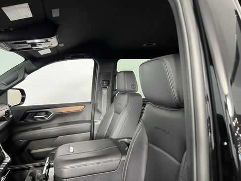 Used 2025 GMC Yukon XL Denali image 23