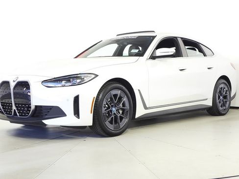 Used 2023 BMW i4 eDrive40 RWD image 2