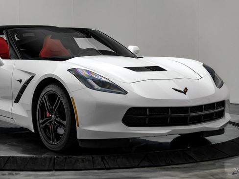 Used 2016 Chevrolet Corvette Stingray Coupe w/ Carbon Flash Badge Package RWD image 33
