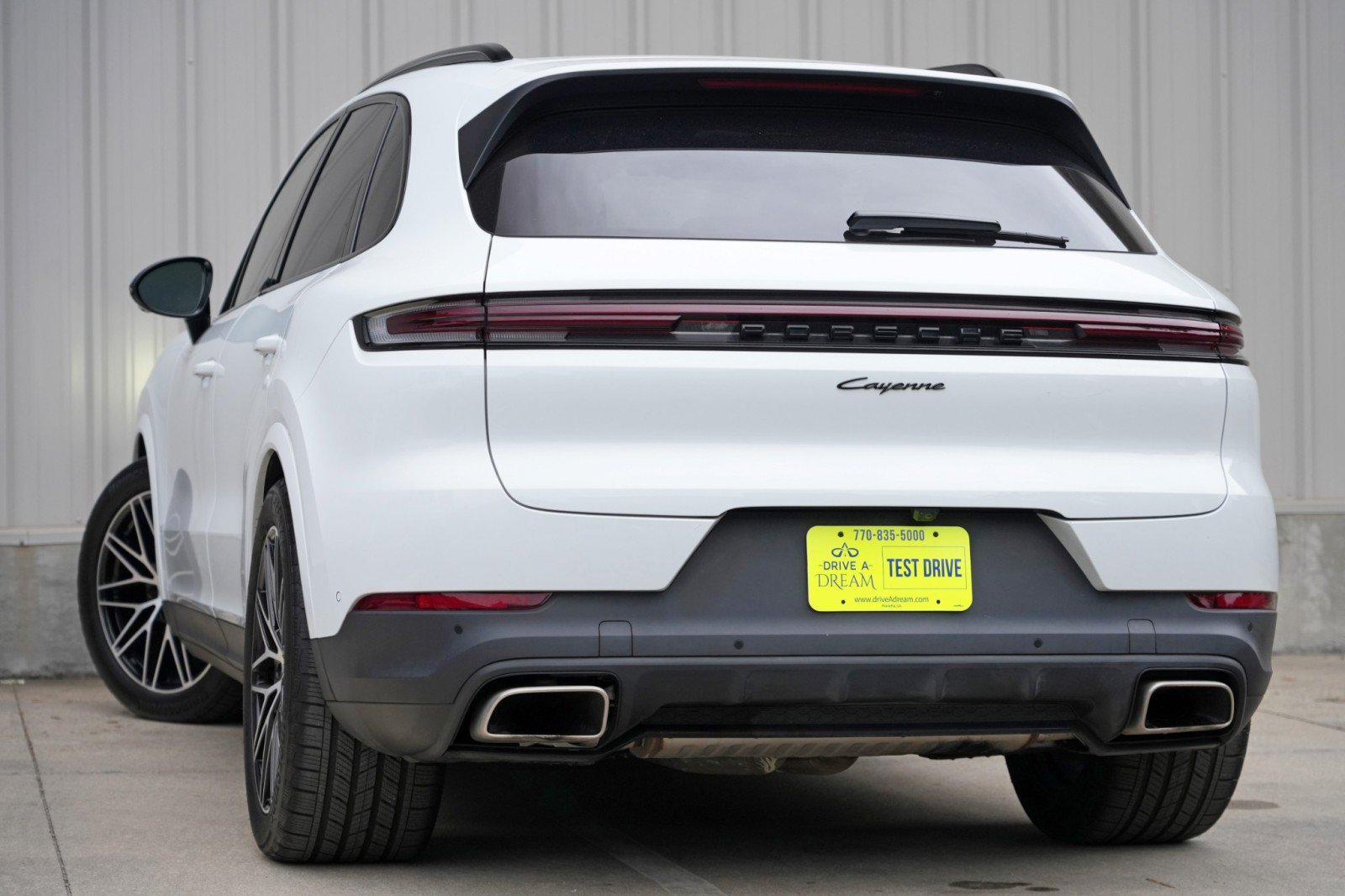 Used 2024 Porsche Cayenne AWD/4WD image 6