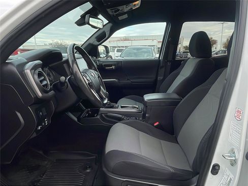 Used 2021 Toyota Tacoma TRD Off-Road image 21