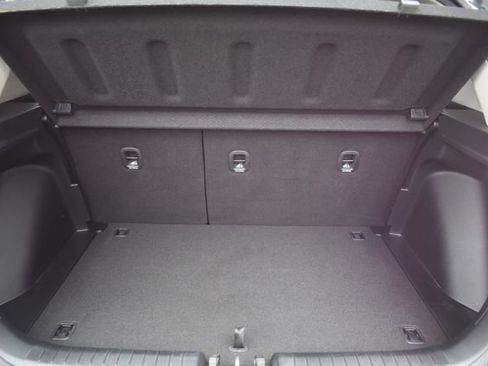 Used 2025 Hyundai Venue Limited FWD image 29
