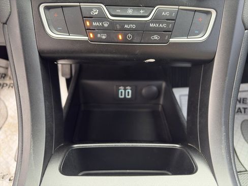 Used 2019 Ford Fusion SE w/ Equipment Group 151A image 16