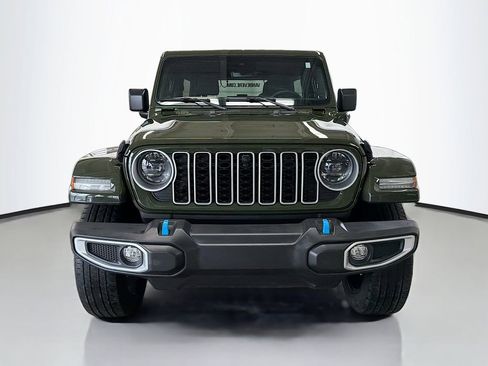 Used 2024 Jeep Wrangler Unlimited Sahara w/ Technology Group AWD/4WD image 2