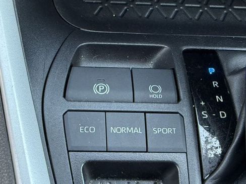 Used 2025 Toyota RAV4 XLE FWD image 21