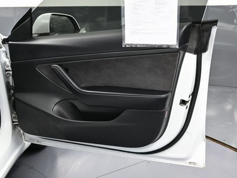 Used 2020 Tesla Model 3 Standard Range Plus image 33
