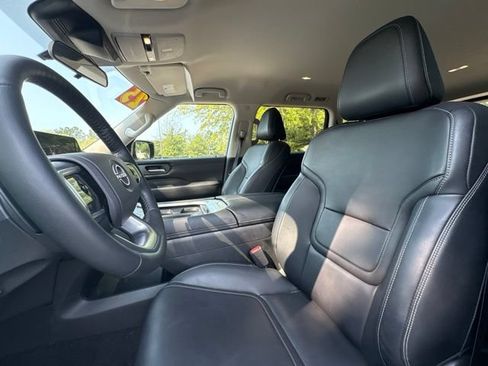 Used 2025 Nissan Armada SV AWD/4WD image 10