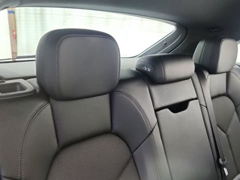 Used 2024 Porsche Macan image 25