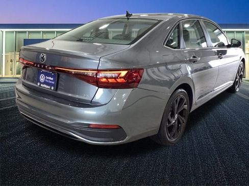 Used 2025 Volkswagen Jetta SE w/ Sunroof Package image 26