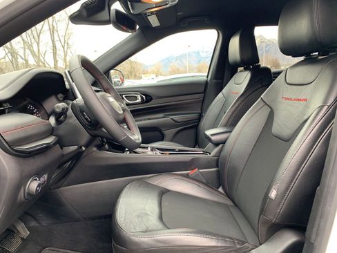 Used 2025 Jeep Compass Trailhawk image 25