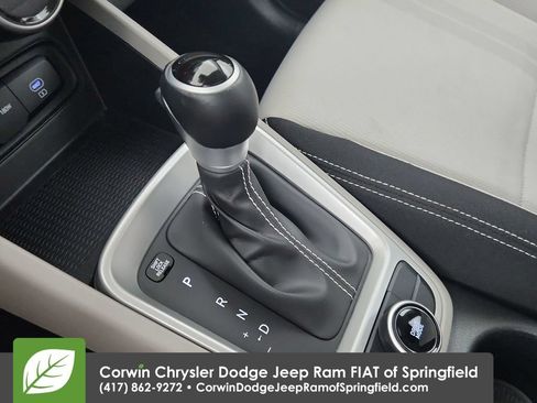 Used 2025 Hyundai Venue SEL FWD image 26