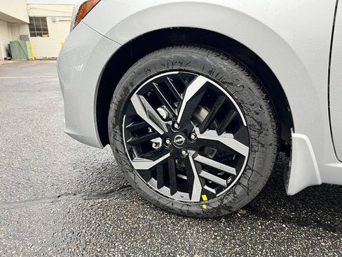 New 2025 Nissan Versa SR w/ Trunk Package image 40