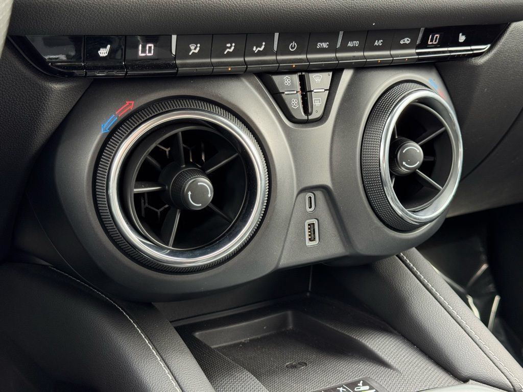 Used 2024 Chevrolet Blazer LT w/ Convenience Package FWD image 32