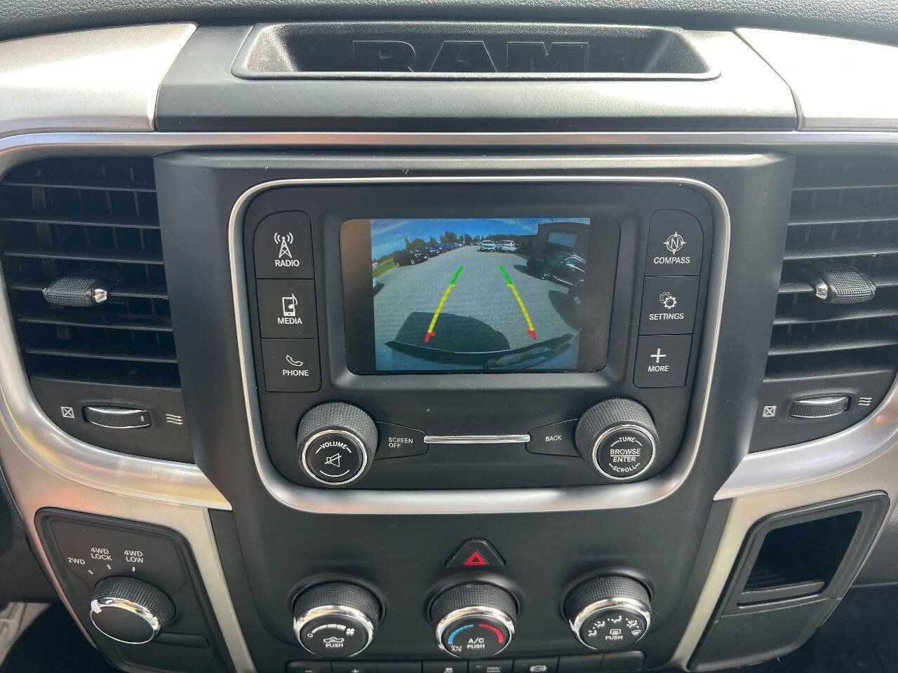 Used 2018 RAM 2500 SLT AWD/4WD image 11