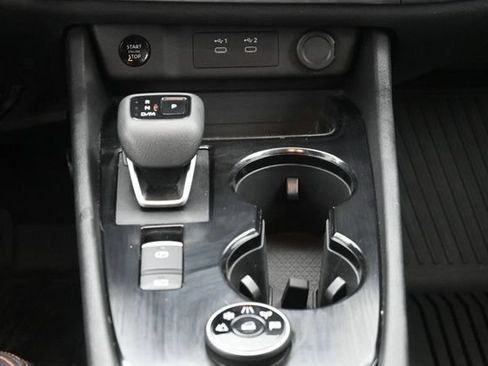 Used 2025 Nissan Rogue SV AWD/4WD image 23
