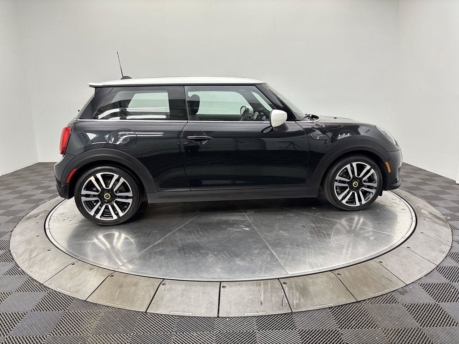 Used 2023 MINI Cooper SE FWD image 17